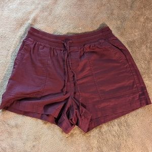 Gap Women's Shorts in Maroon, Size Small